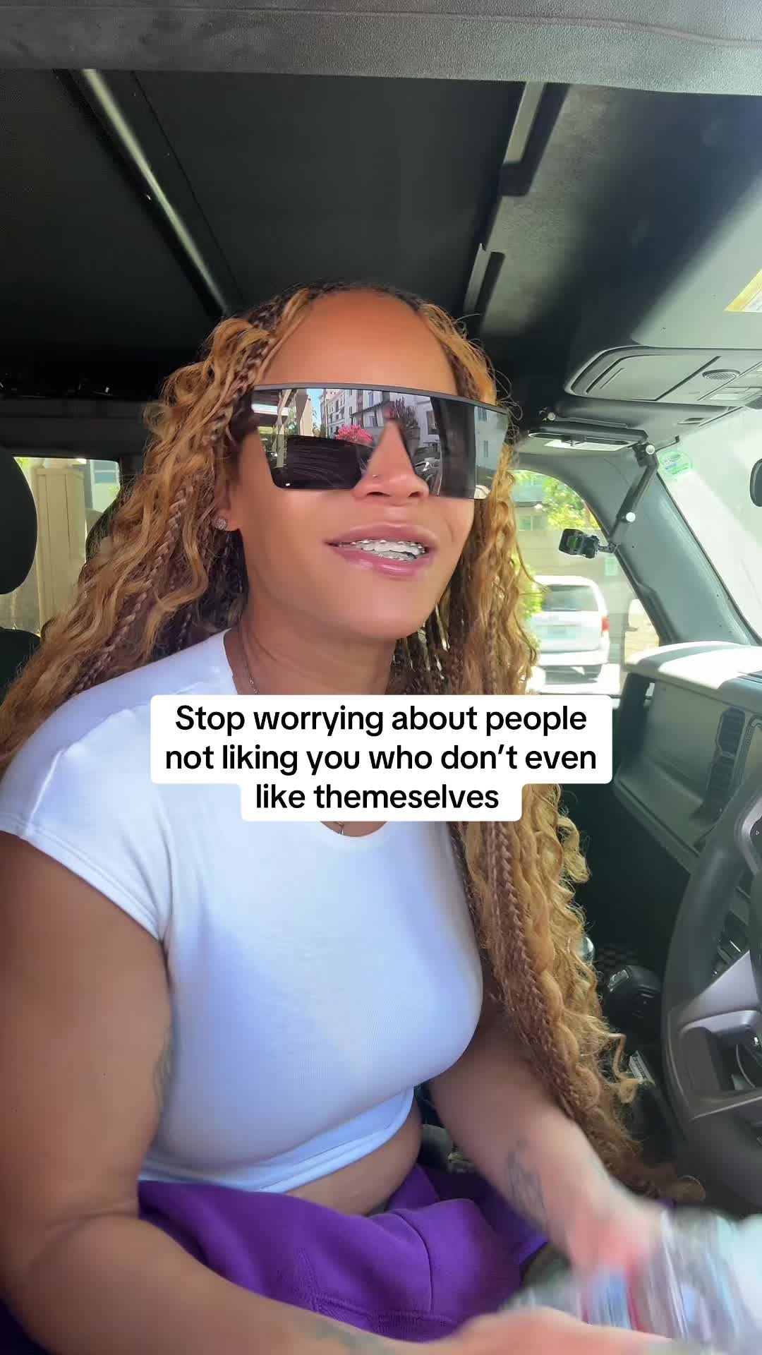 @Holly B | Lifestyle + Laughs