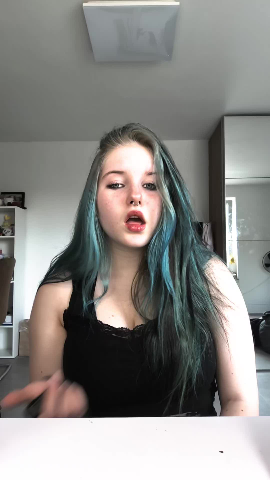 @Angelixx👽