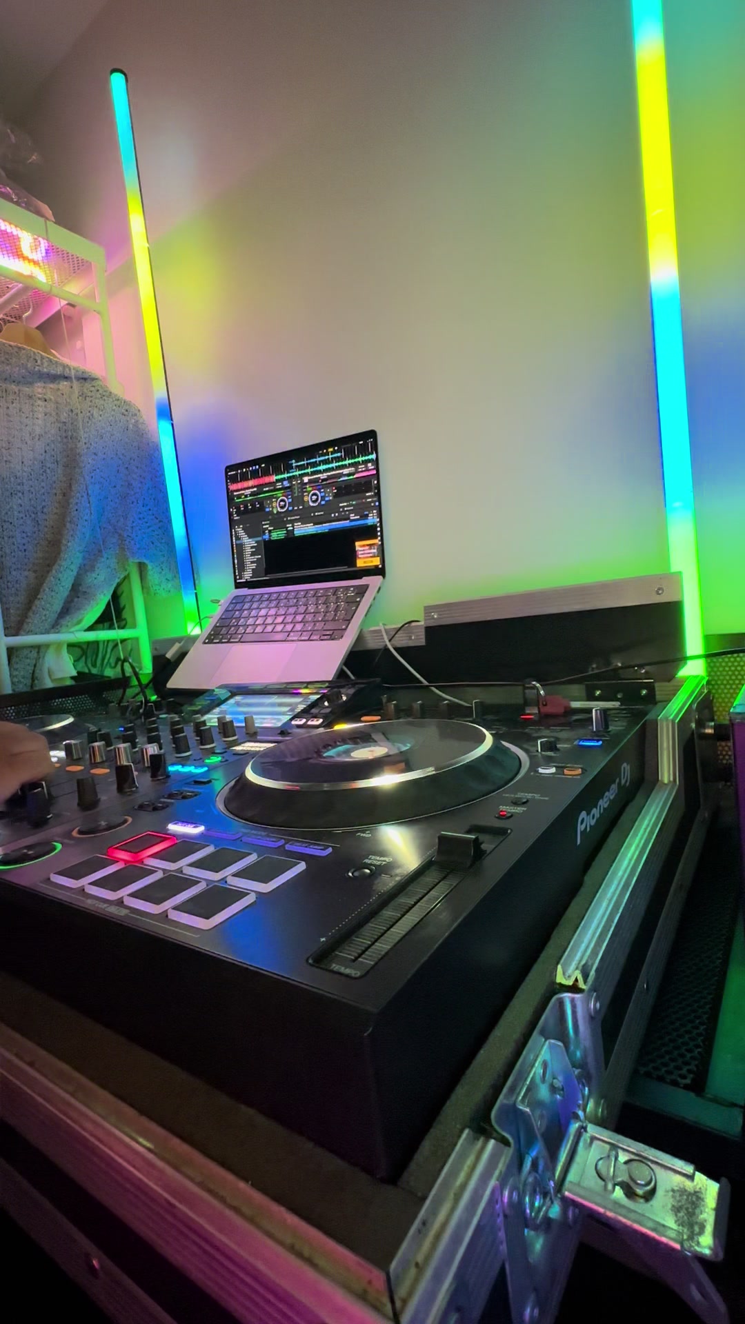 @DJ Adir Aksham