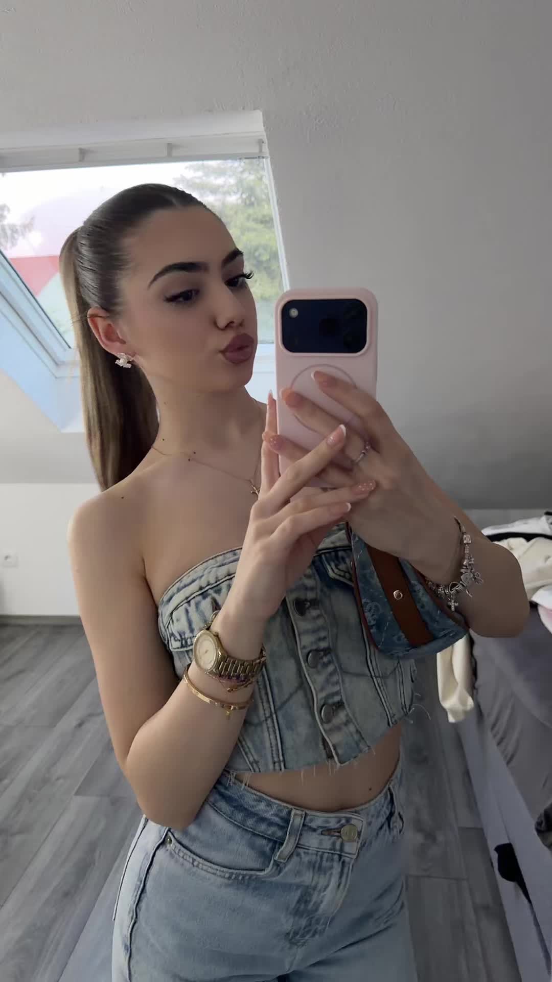 @Марија
