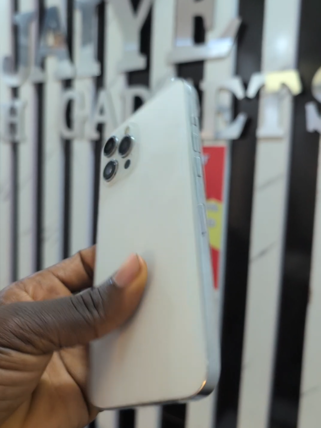 @APPLE PHONE PLUG IN IBADAN