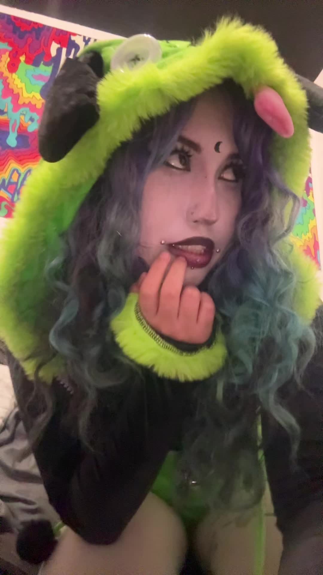@🧚🏼&zwj;♂️