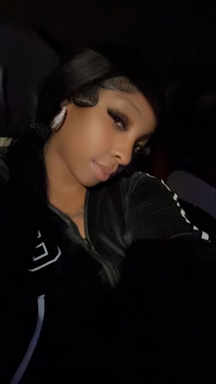 @Hon3ybabie