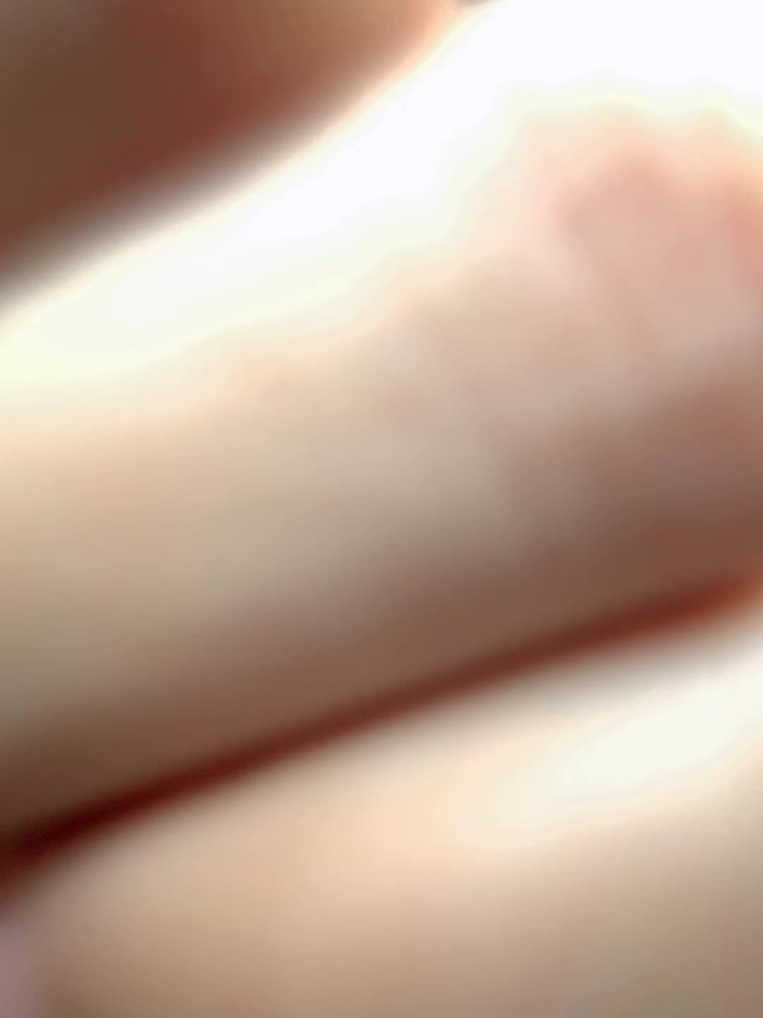 @ella.