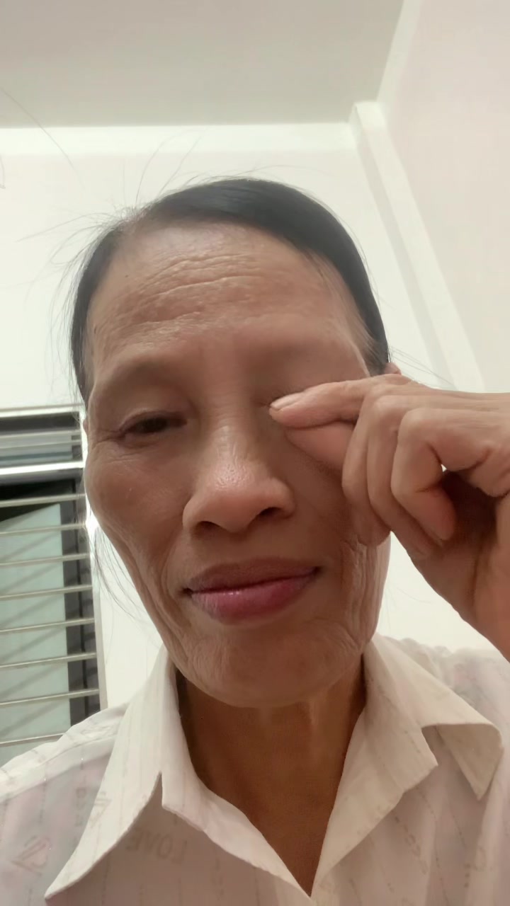 @Cụ b&agrave; phong c&aacute;ch