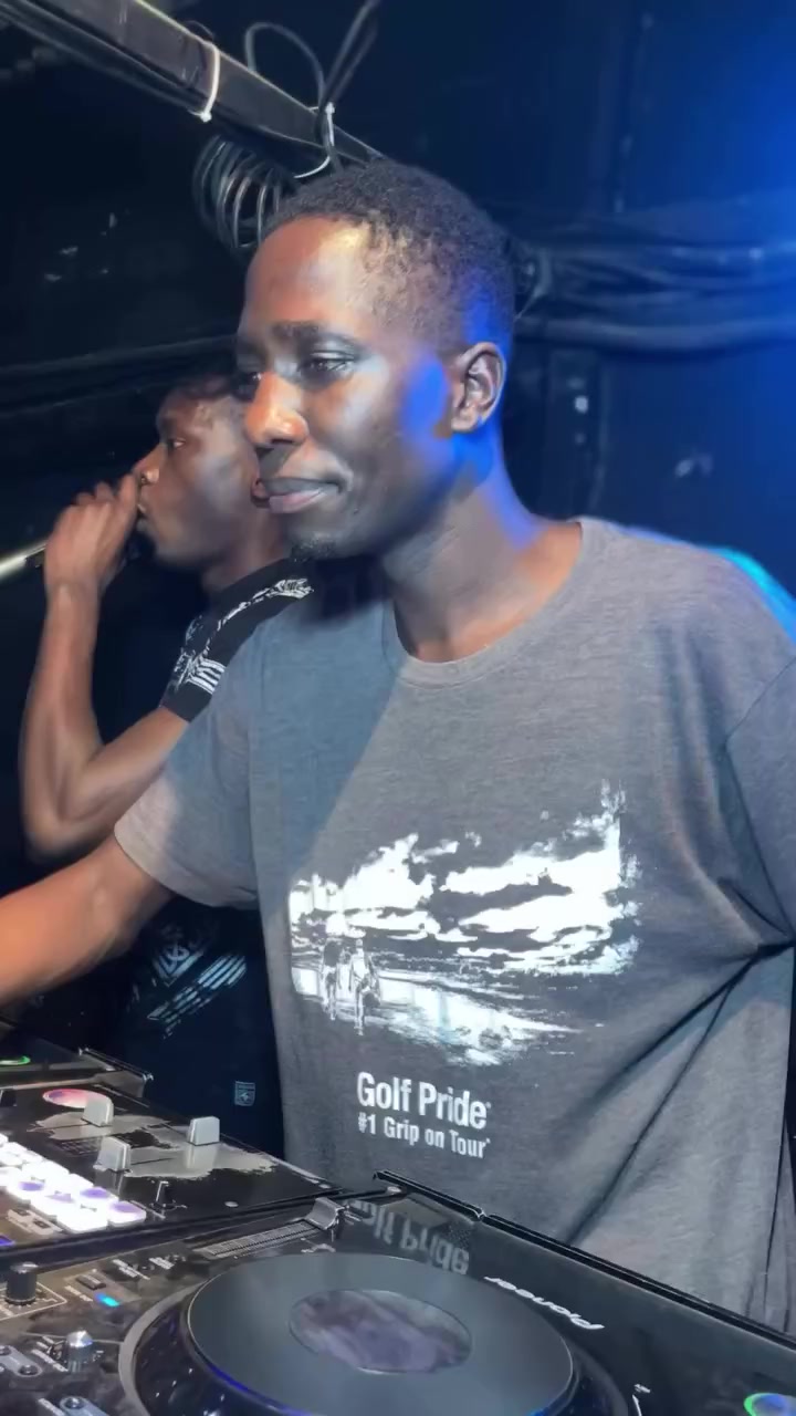 @WEEPON THE ENTERTAINER (DJ)