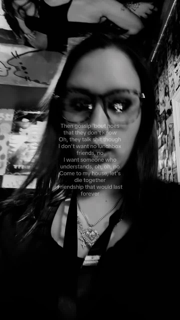 @𝔠𝔥𝔞𝔯𝔩𝔢𝔶