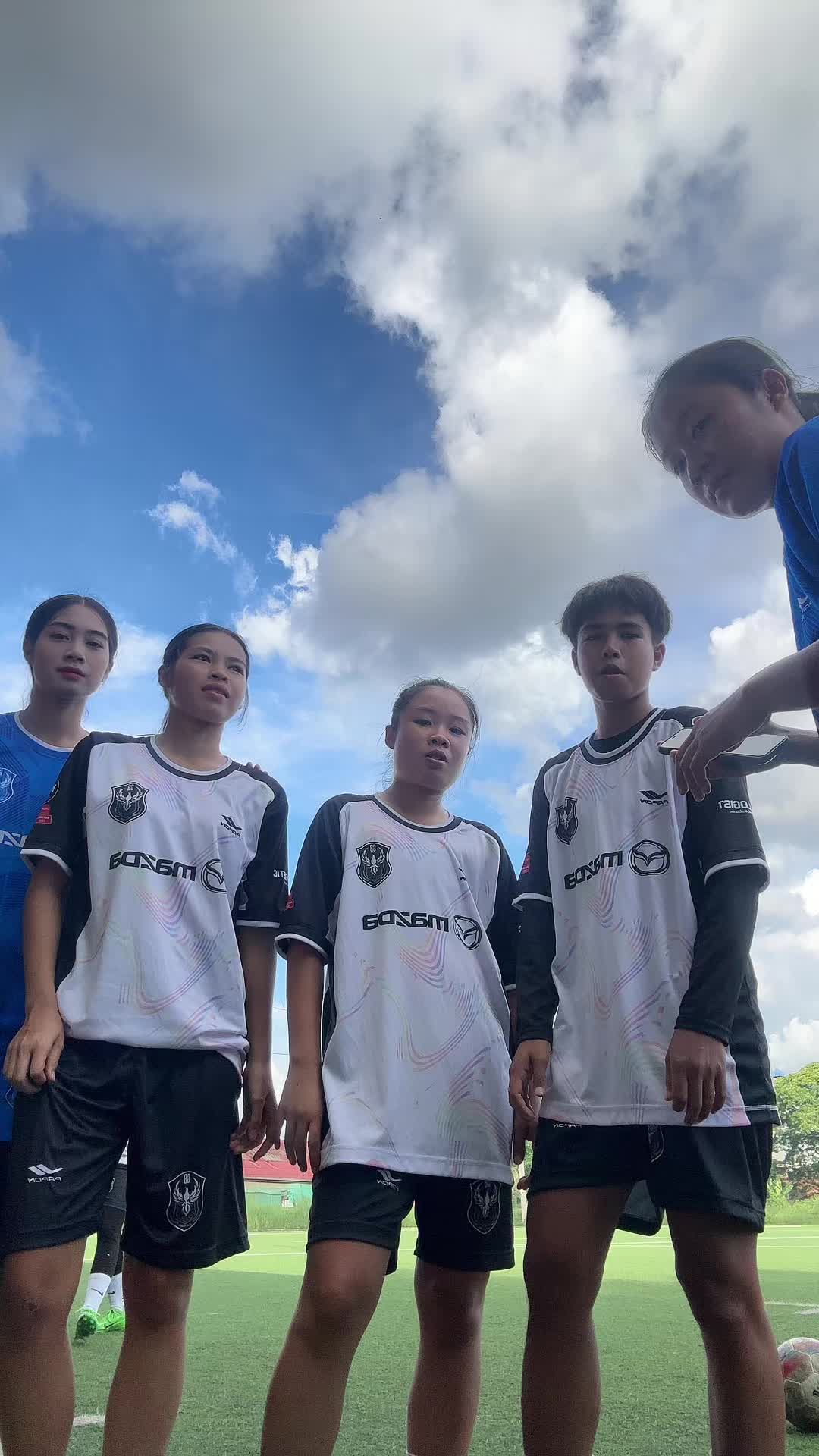 @ເລດີ້ຄອນ🐰