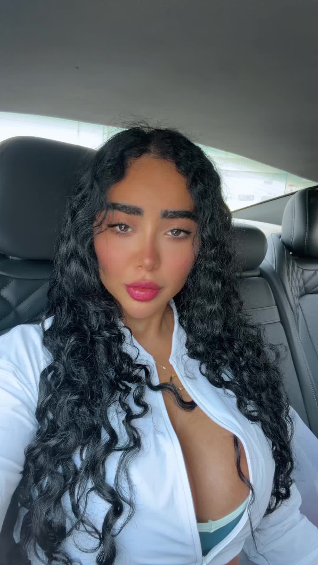 @melikam.mo