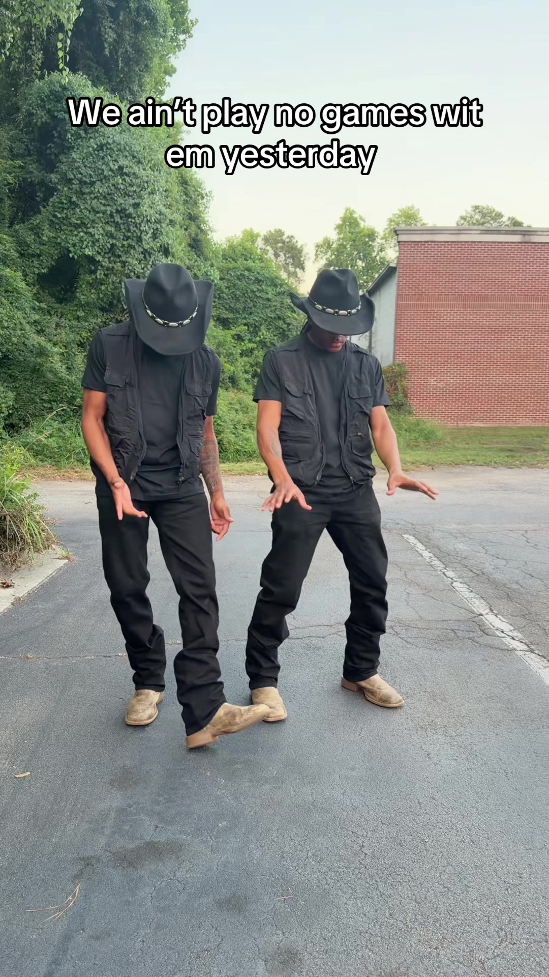 @Ghettotwins_