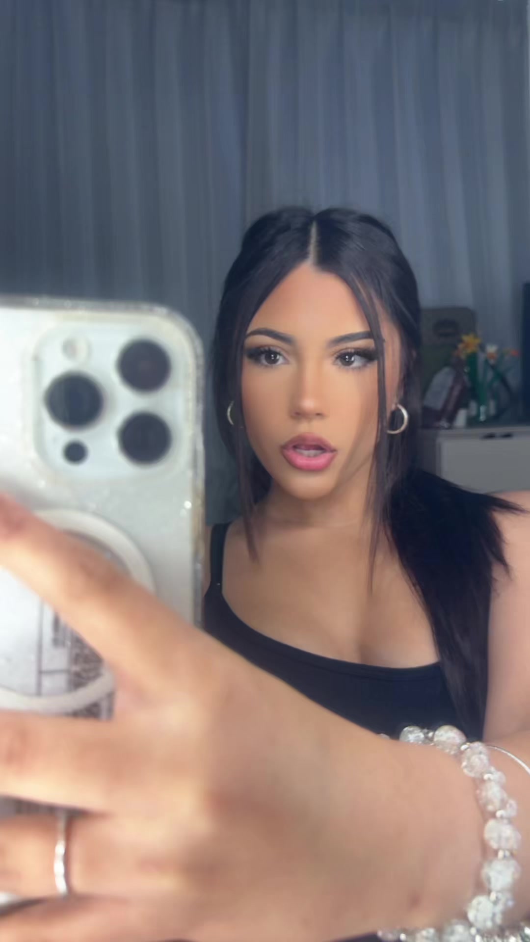 @whoisyasmeen