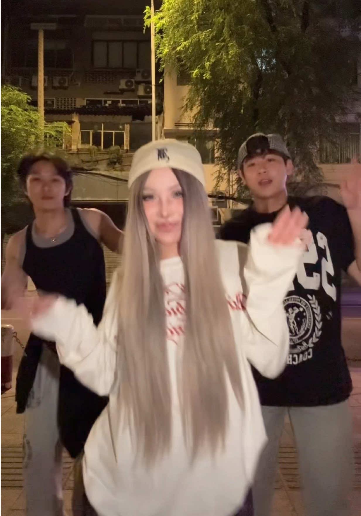 @Tuyết Ngân 🐯