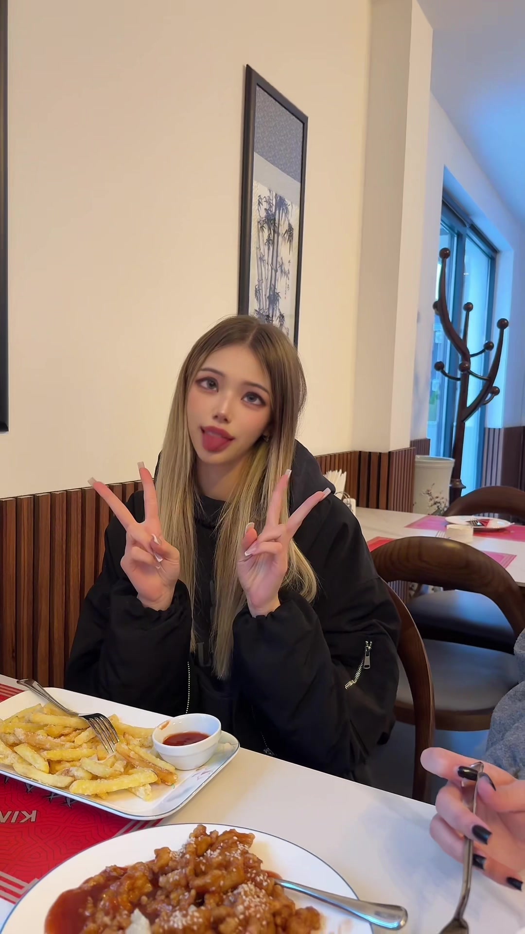 @VLATESSA