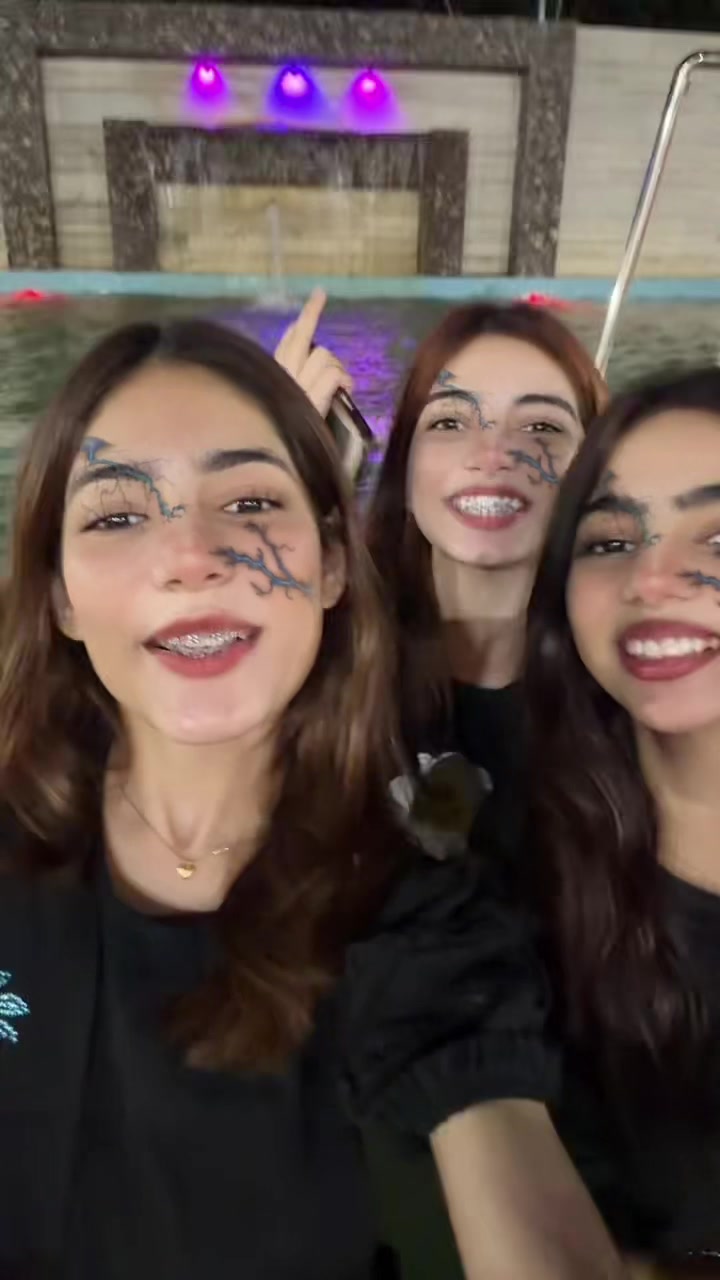 @Ayesha🖤