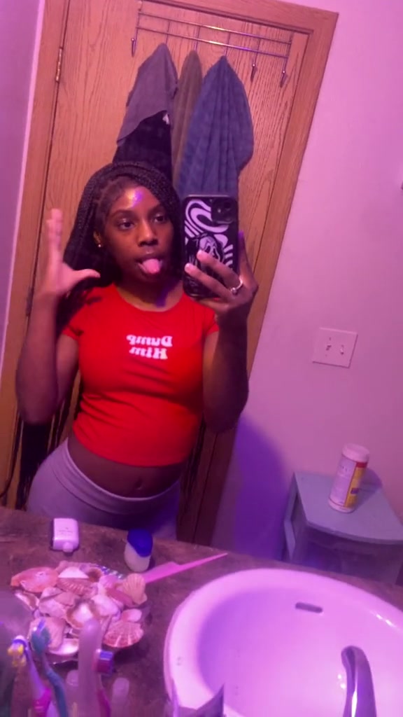 @lilariiarii