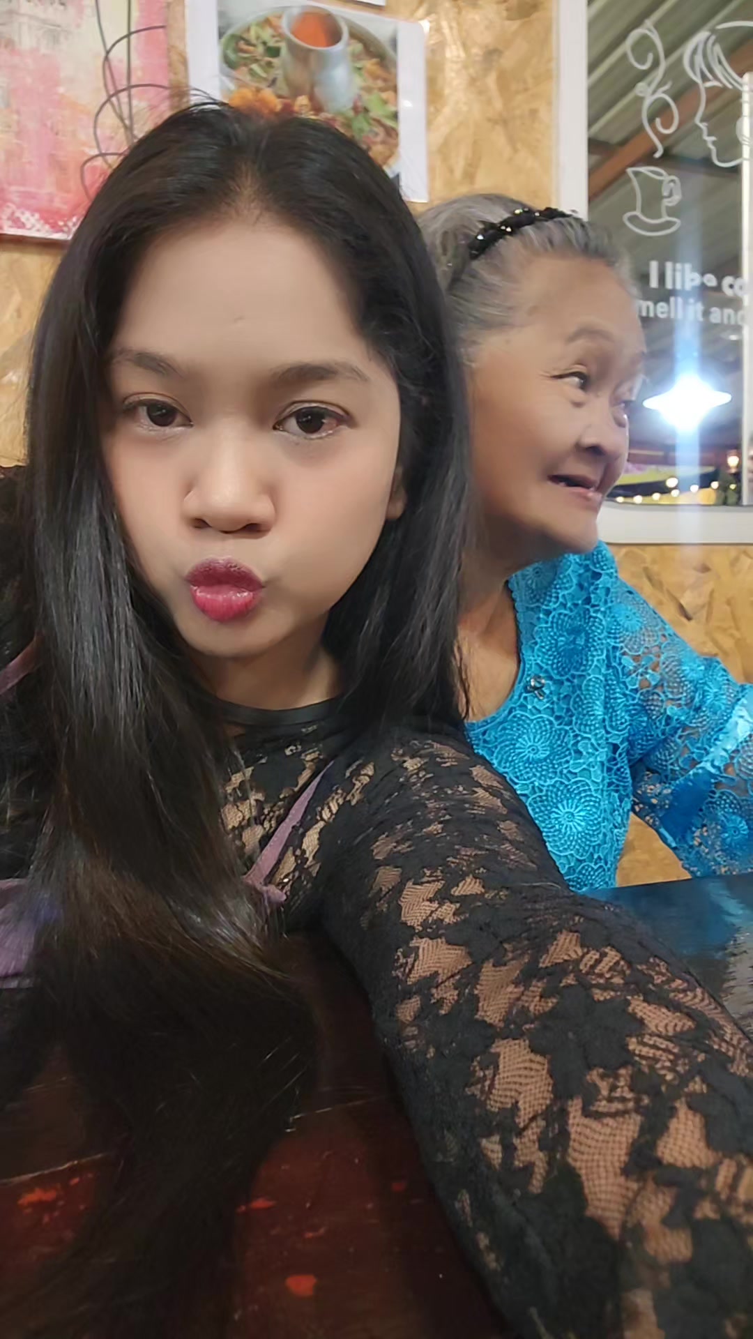 @Chom-poo