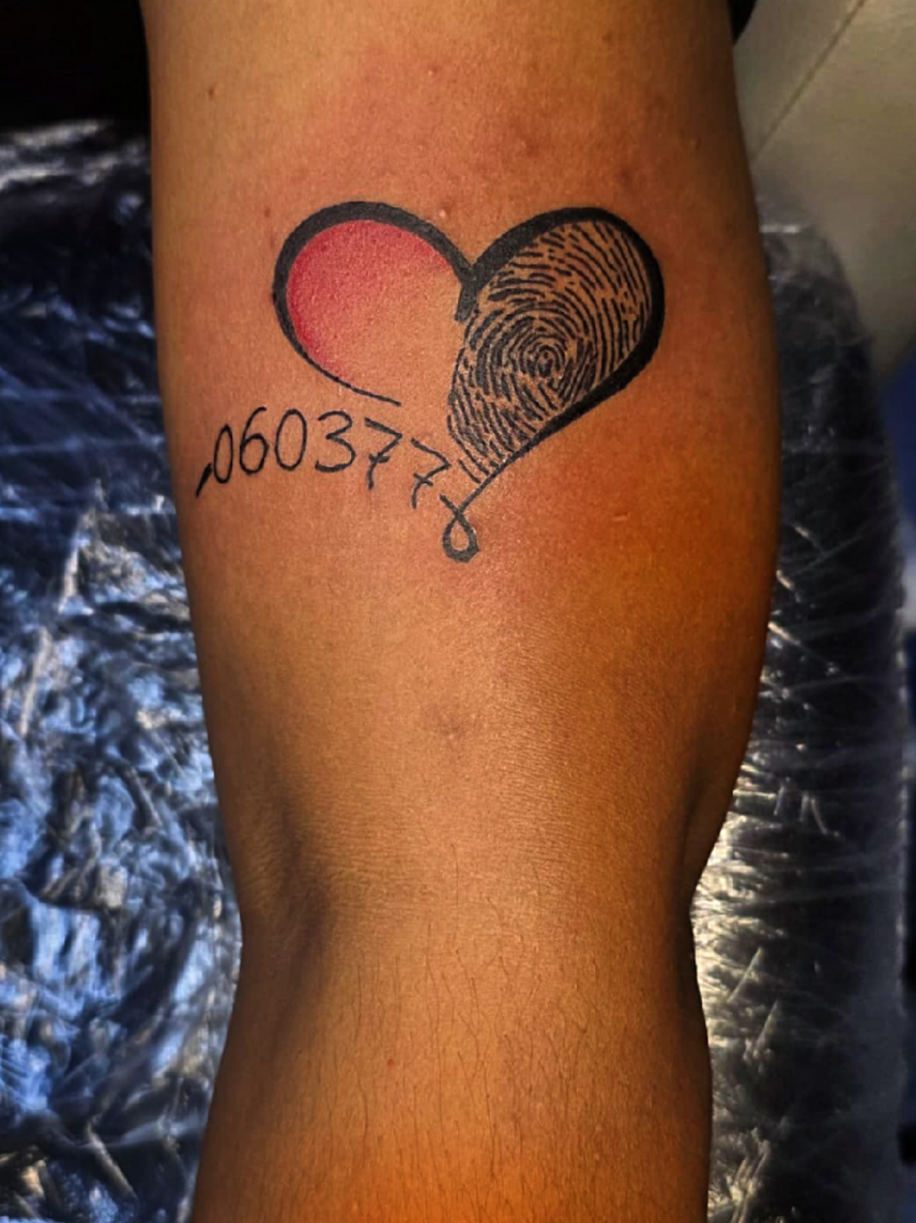 @Female Tattoo Artist