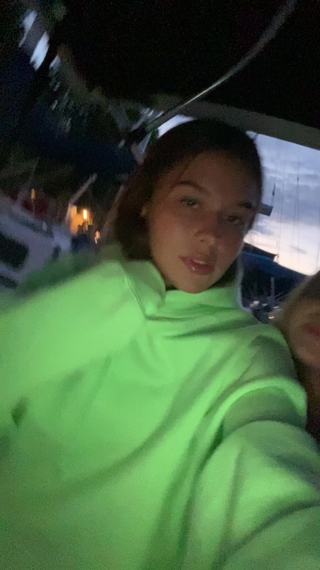 @bella