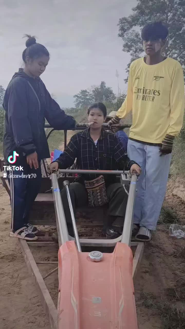@🍀ထိုင်းရောက်🍀(စိုက်ခြံသူလေး)