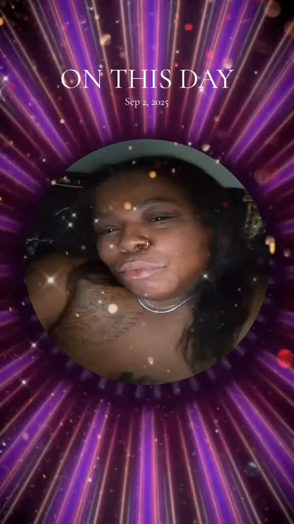 @all hail to the queen 👑🖤👑