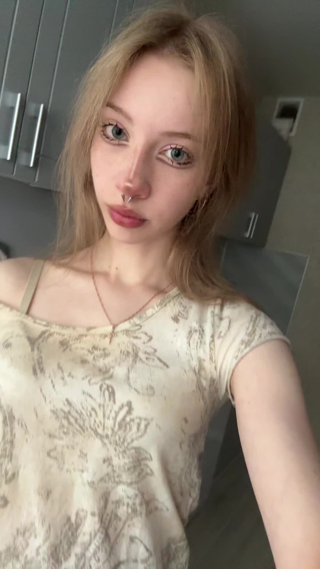 @>_*