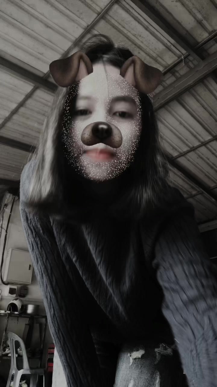 @>,<