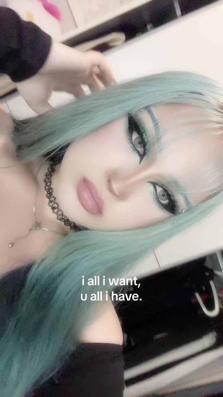 @maybealittebitemo