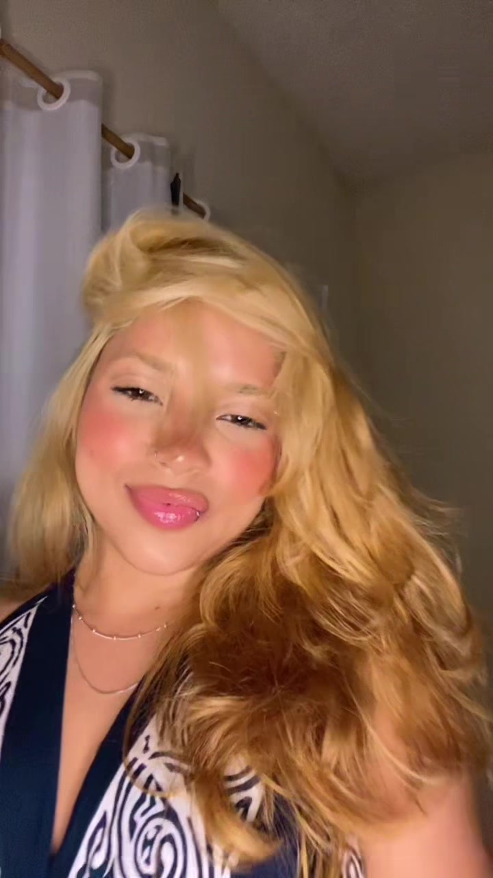 @mchelynz