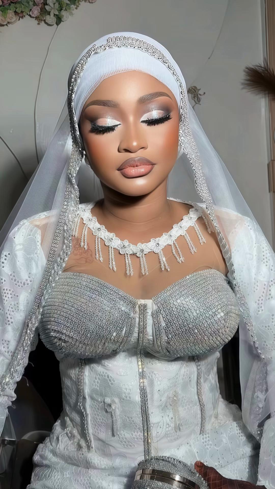 @AMINA ❤️💄🌟