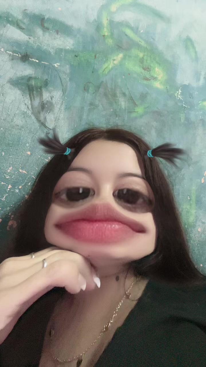 @👩🏻💕
