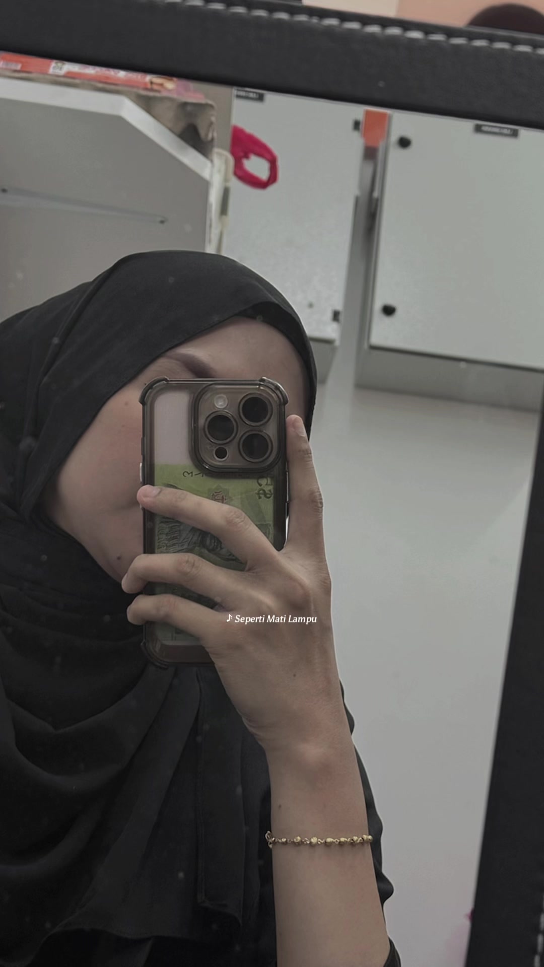 @Syaalya