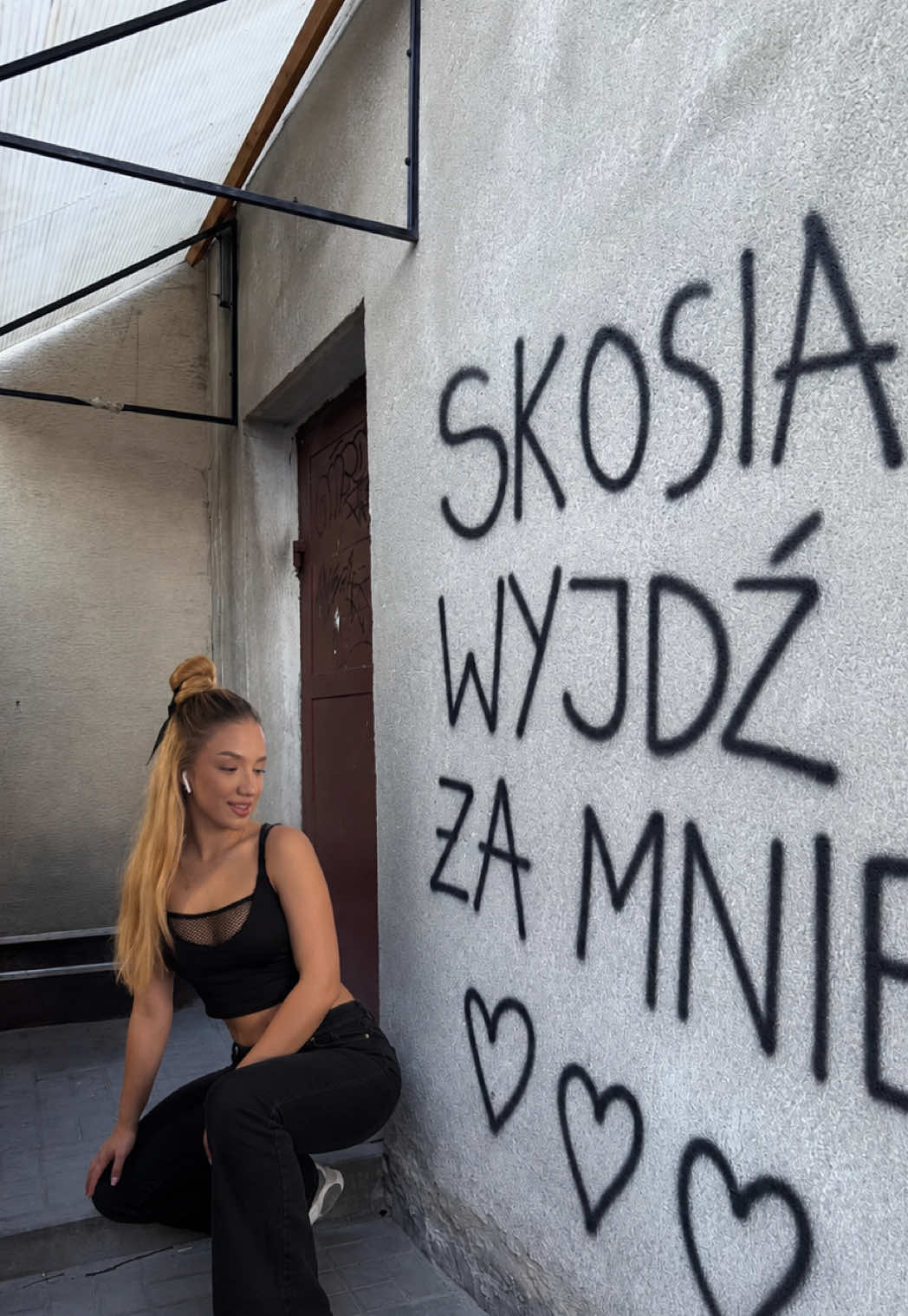 @skosia_