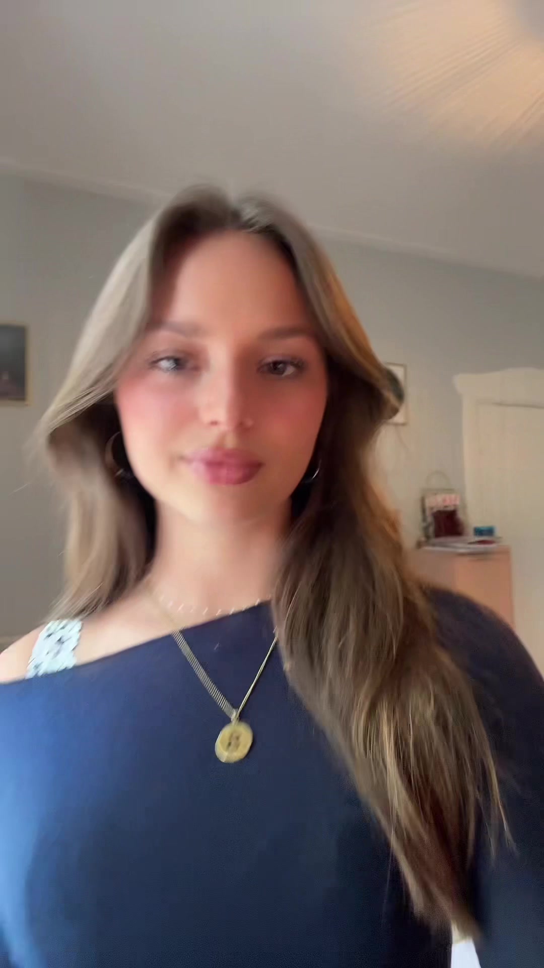 @<33