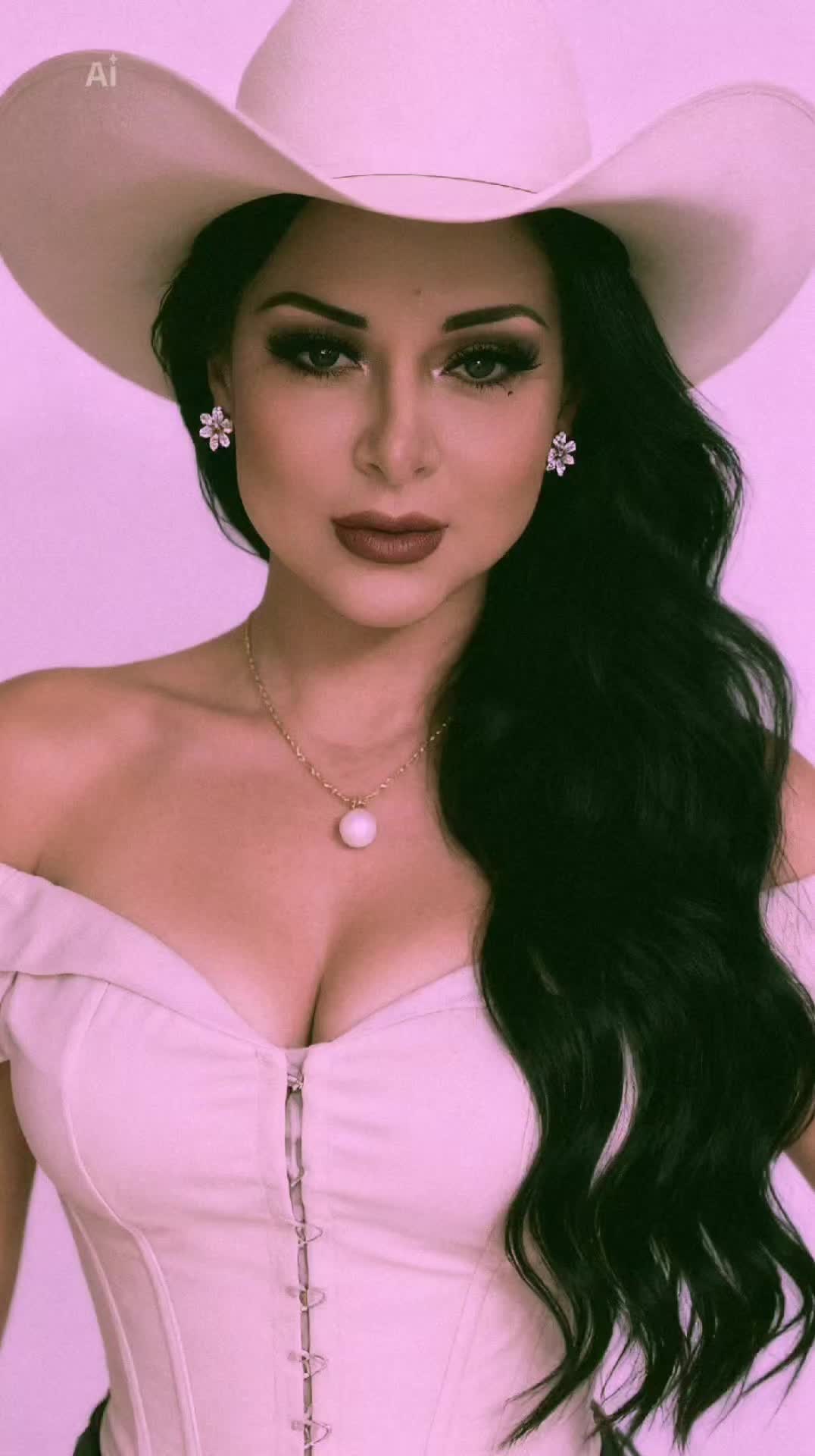 @Adela Flores