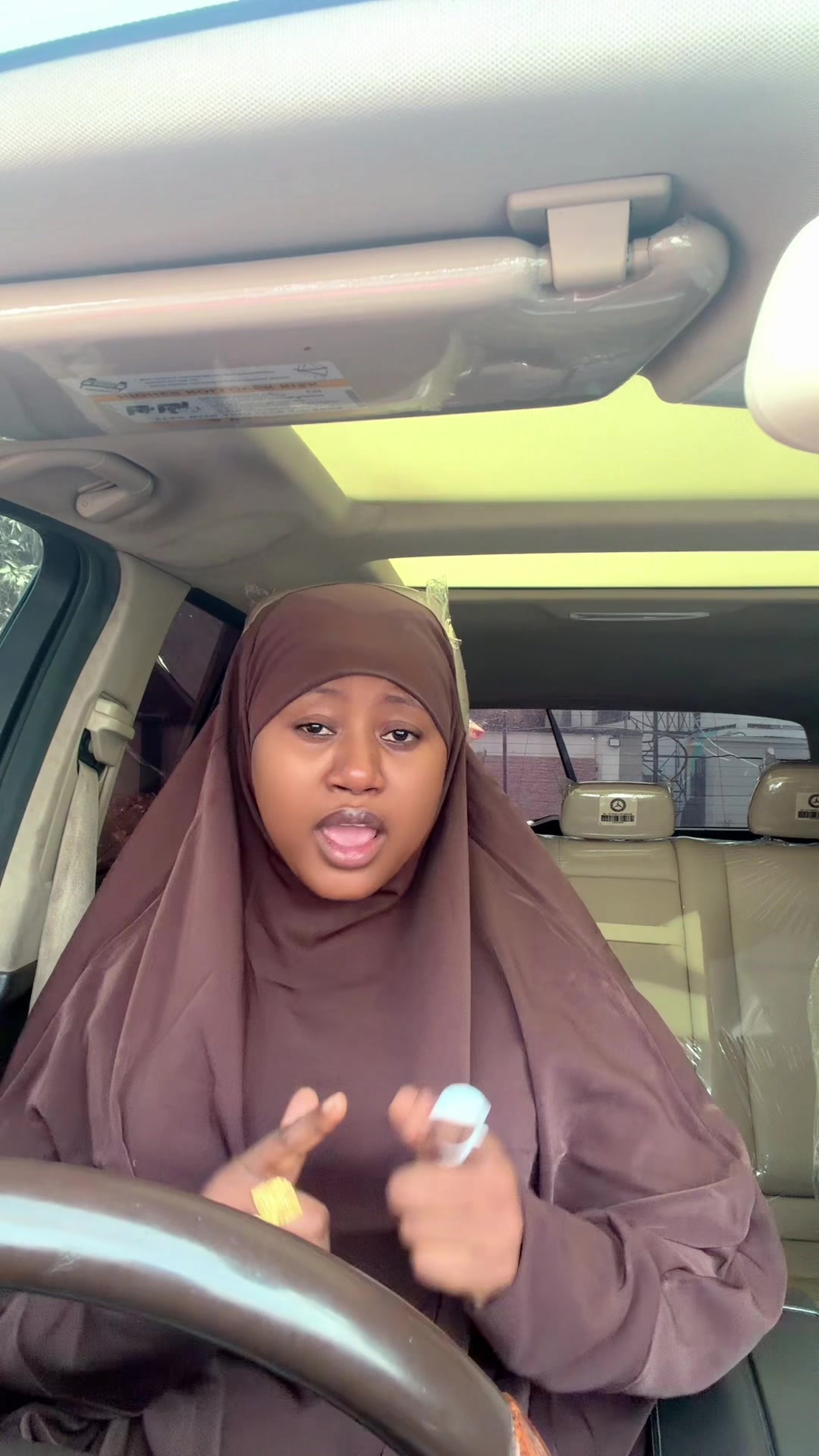 @Momee Gombe
