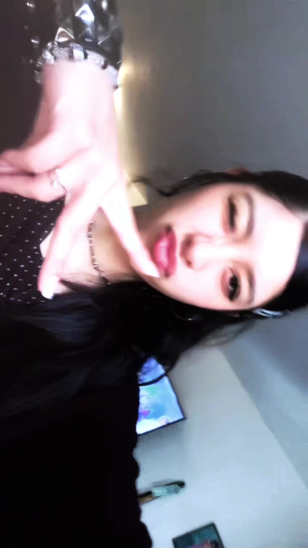 @Aryy