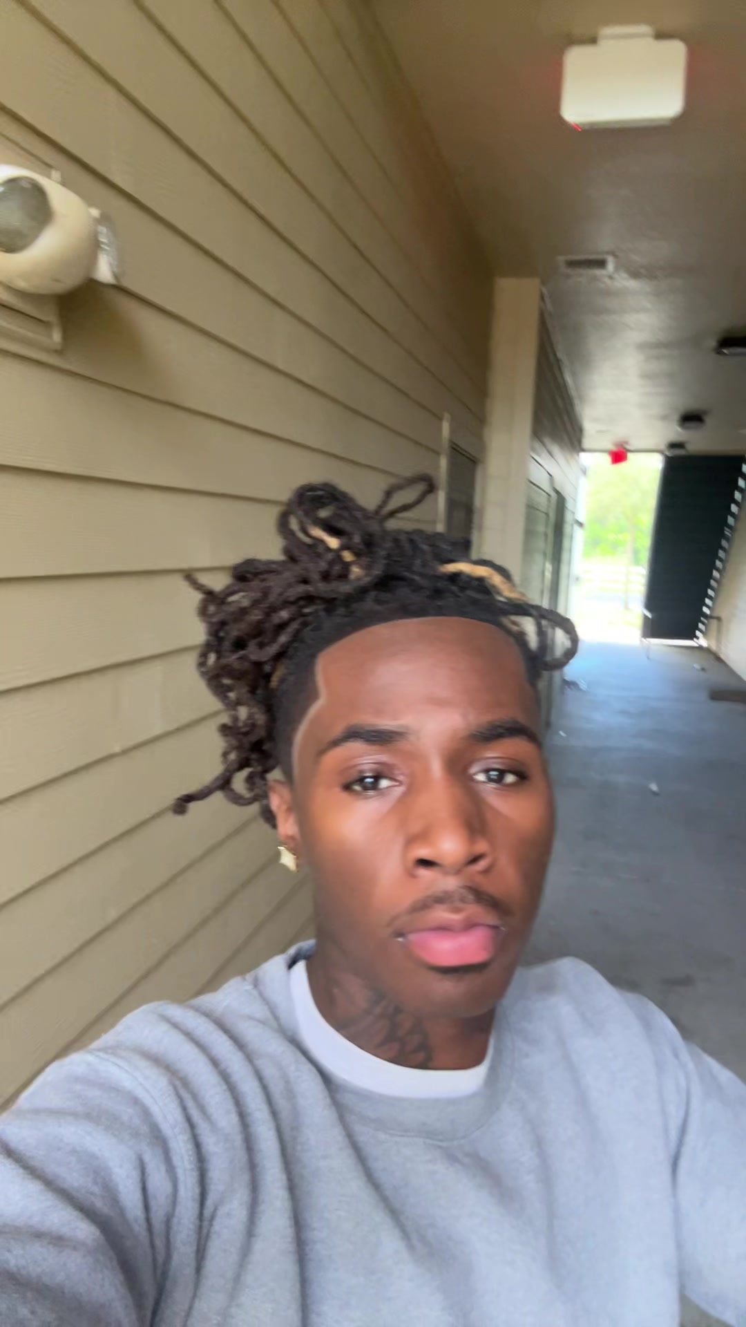 @zy
