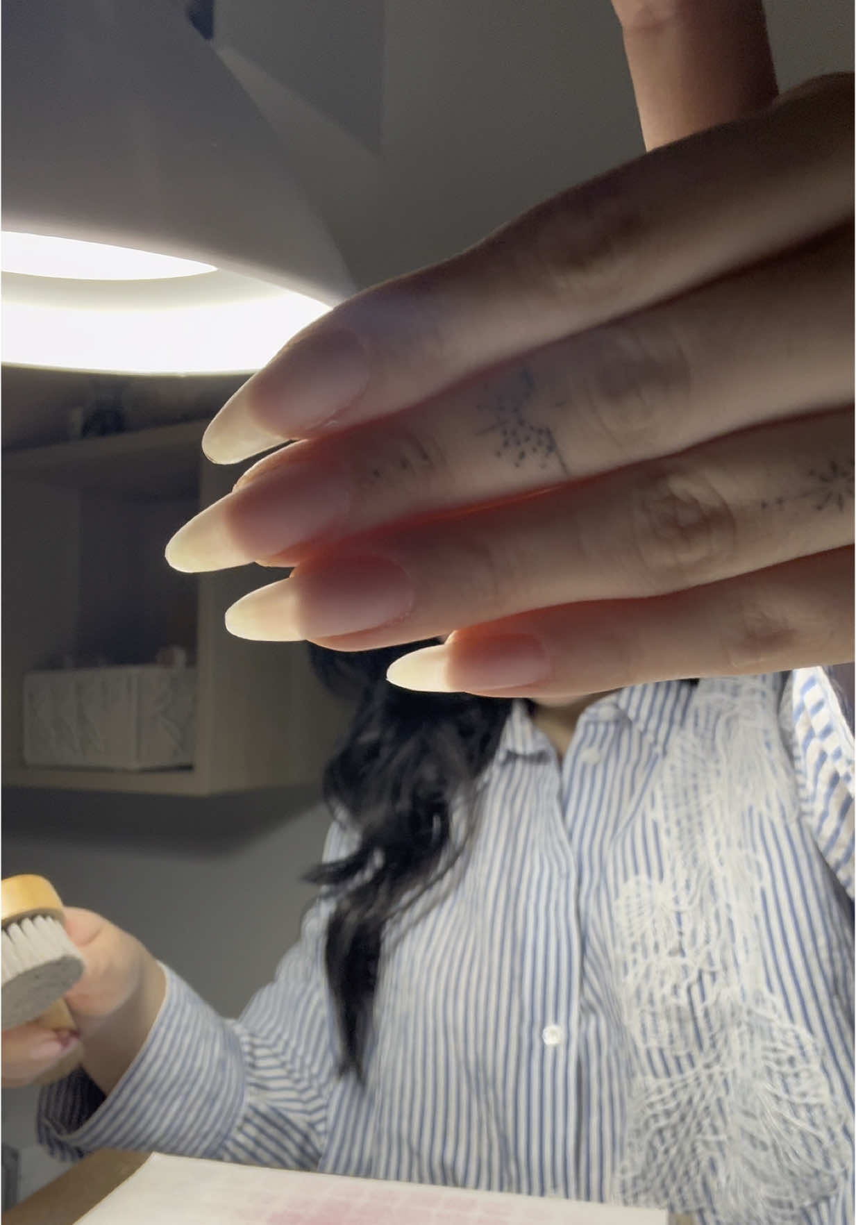 @Abouthernails