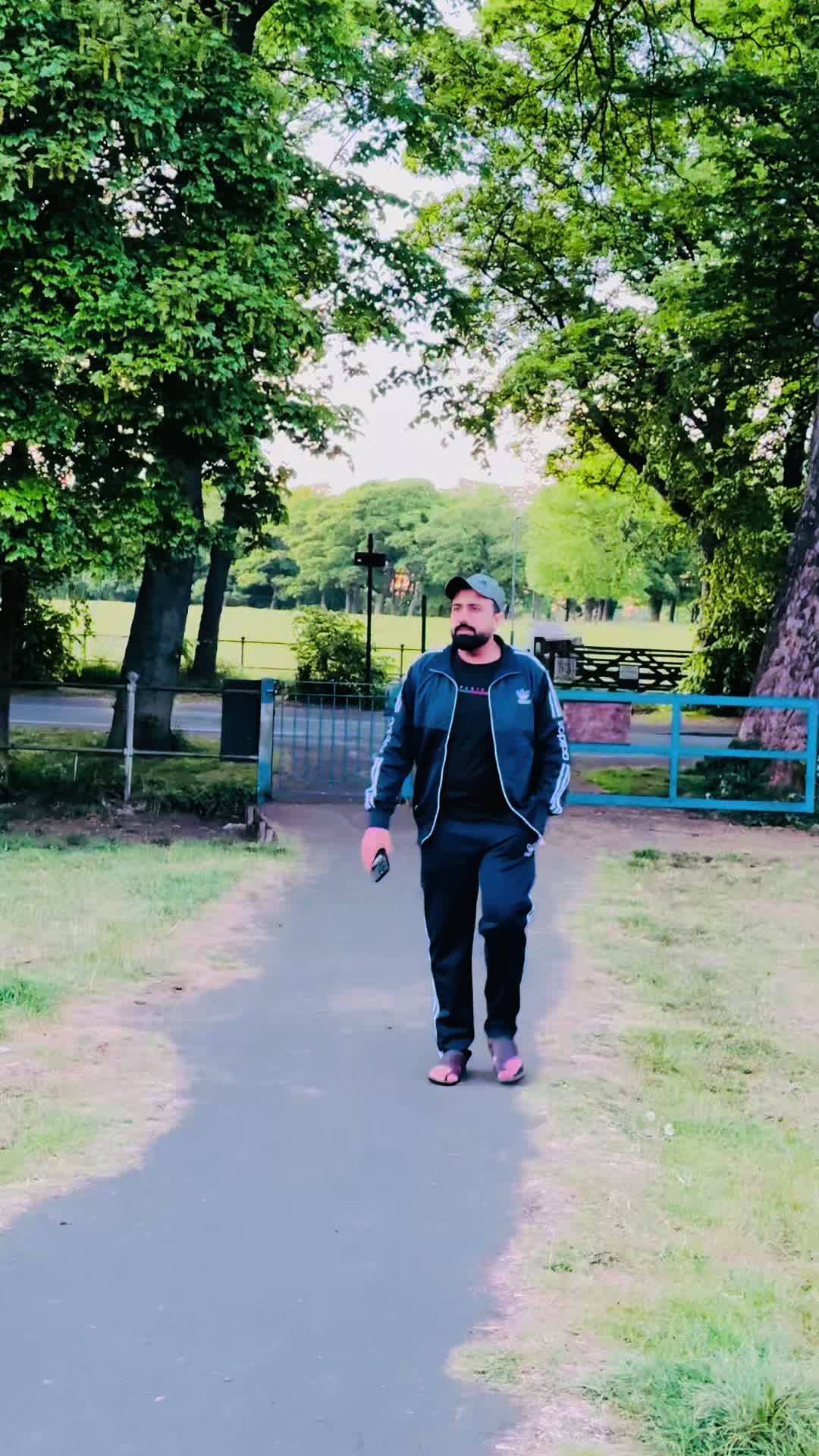 @Usama Gagh 🇵🇰 🇬🇧
