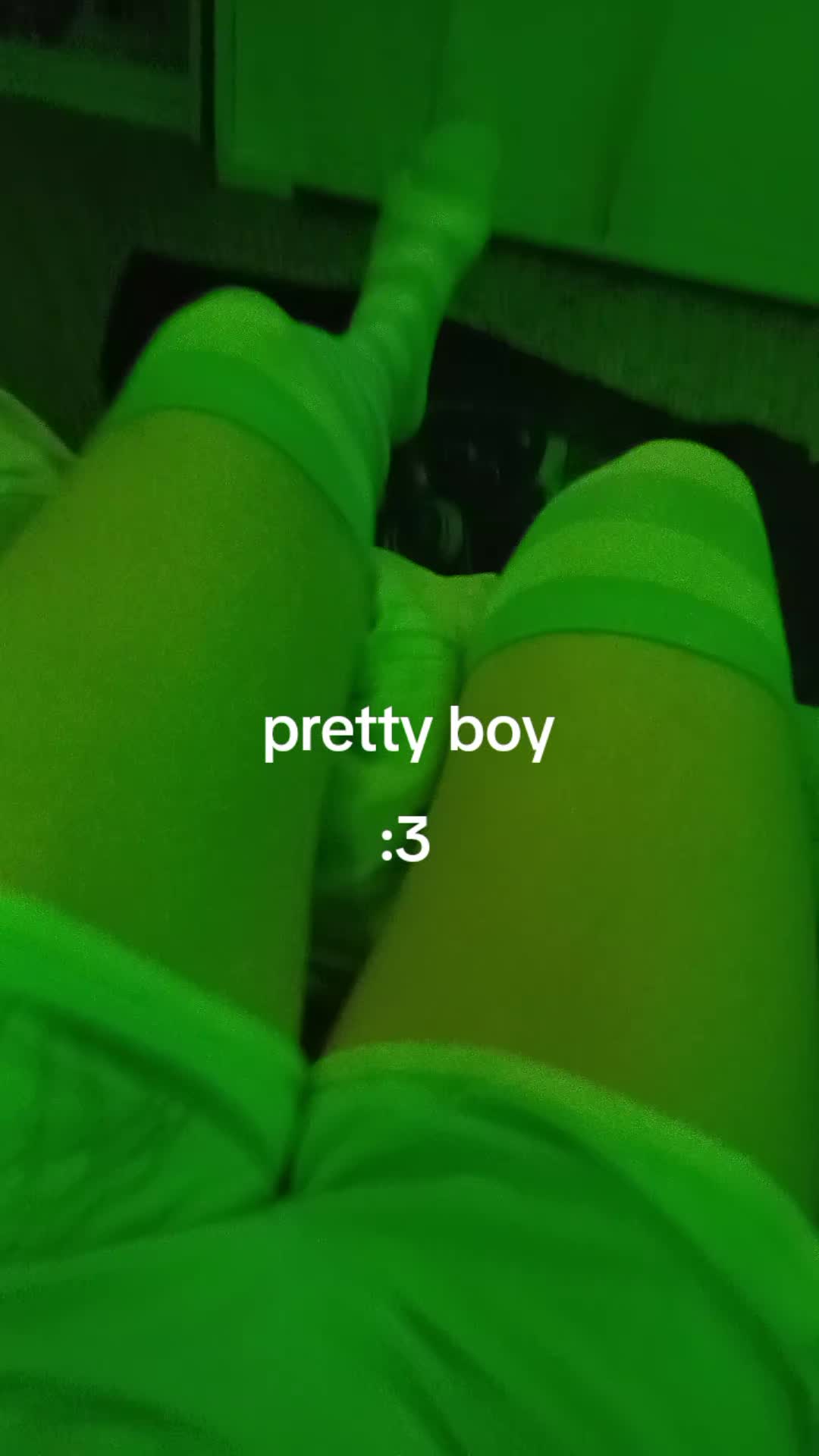 @femboy_fr3:3