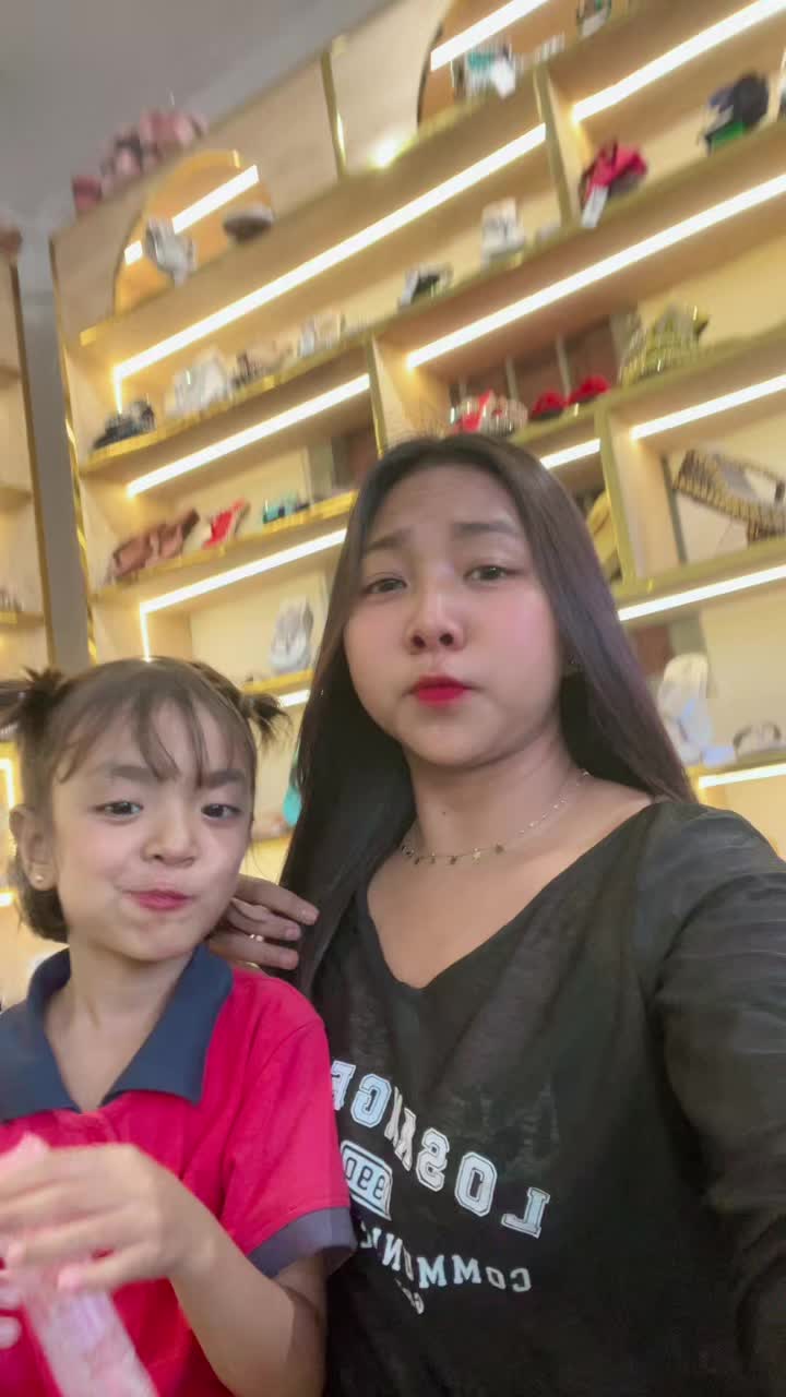 @ᥫ᭡ Khin Ma Ma စဥ့်ကိုင်သူလေး🤍