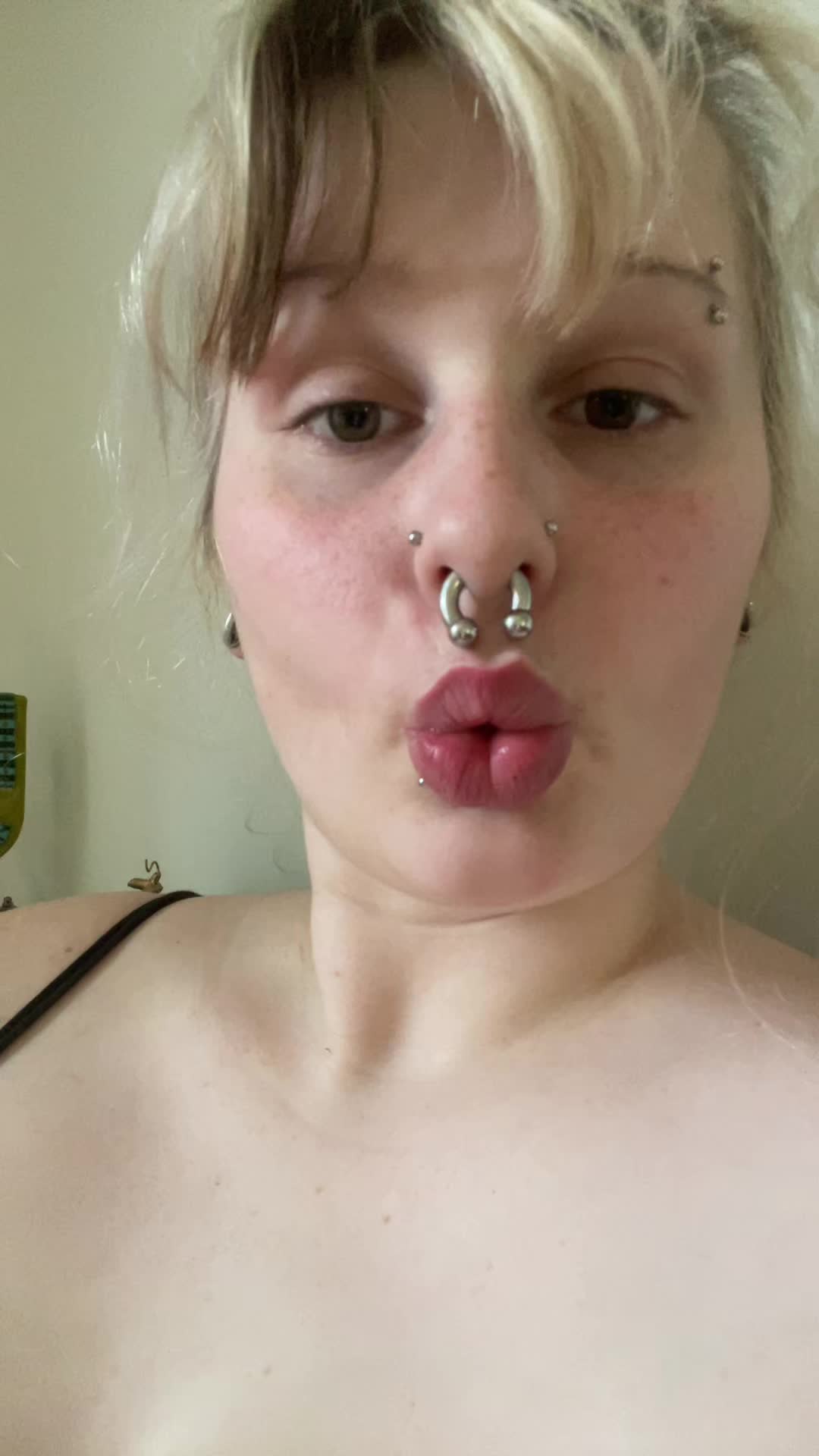 @(stella) not underboob