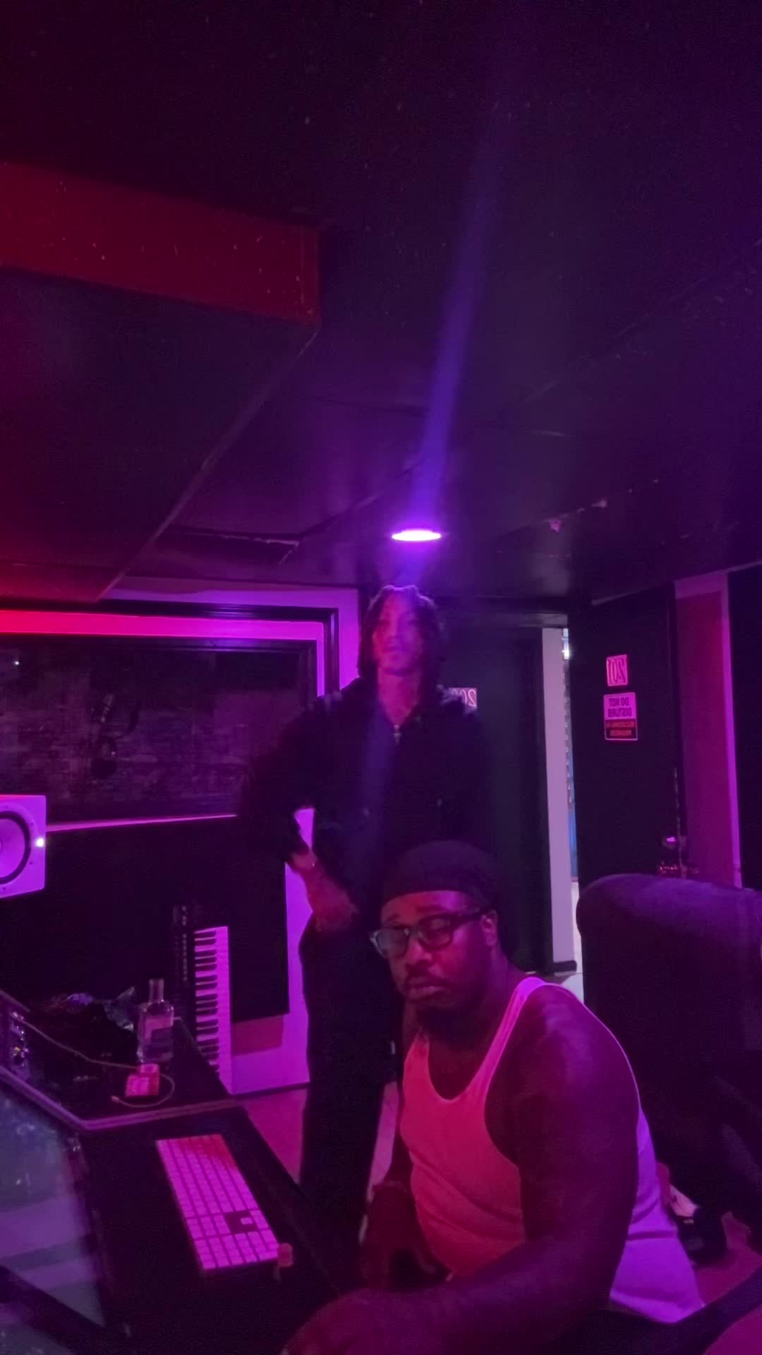 @1jaybojaybo