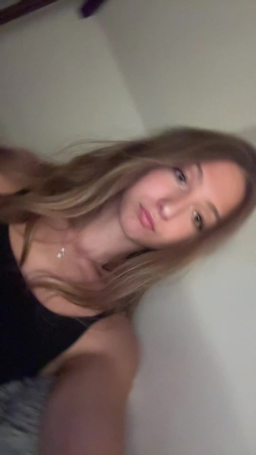 @🐝