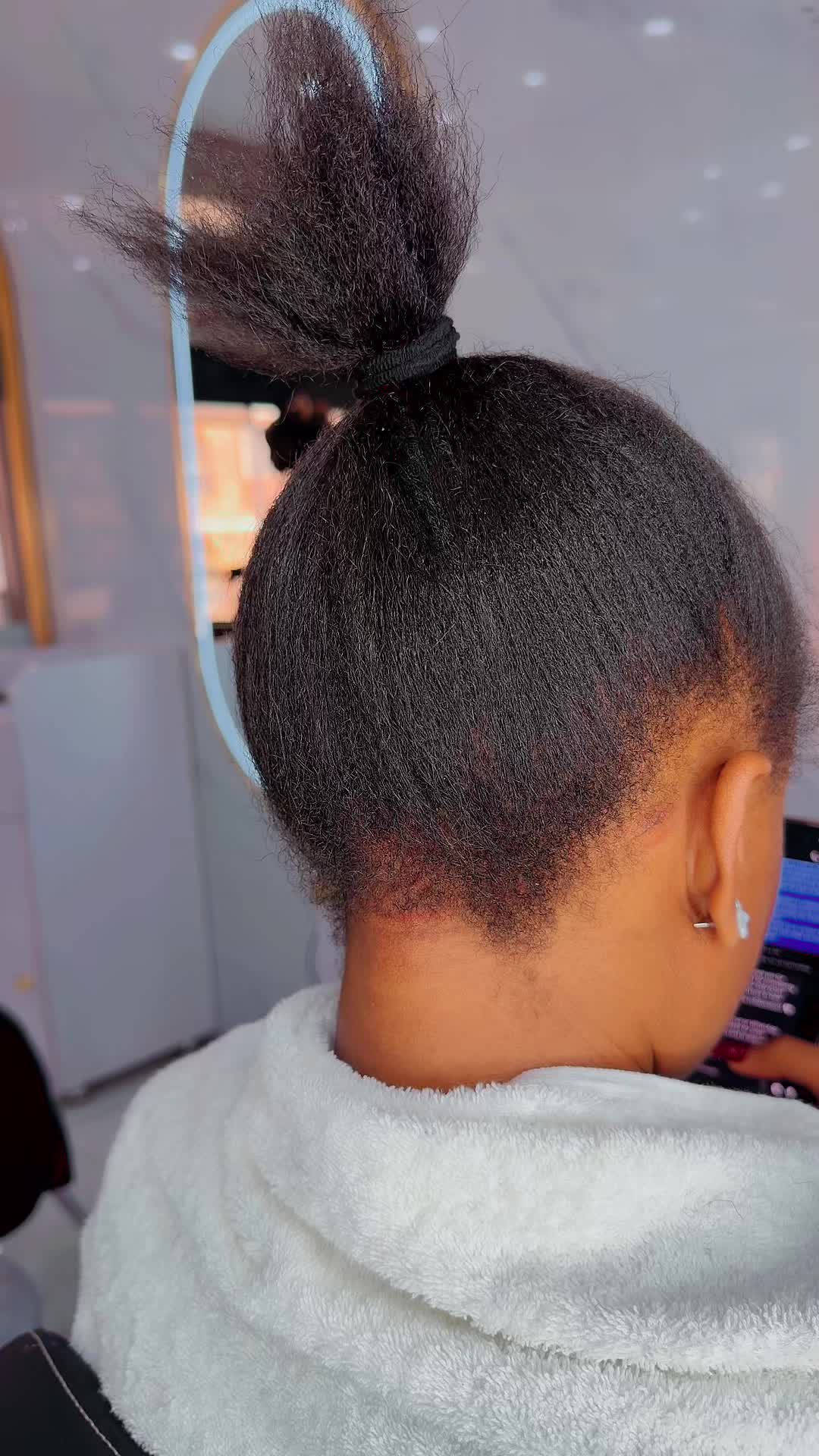 @GEECURLY SALON