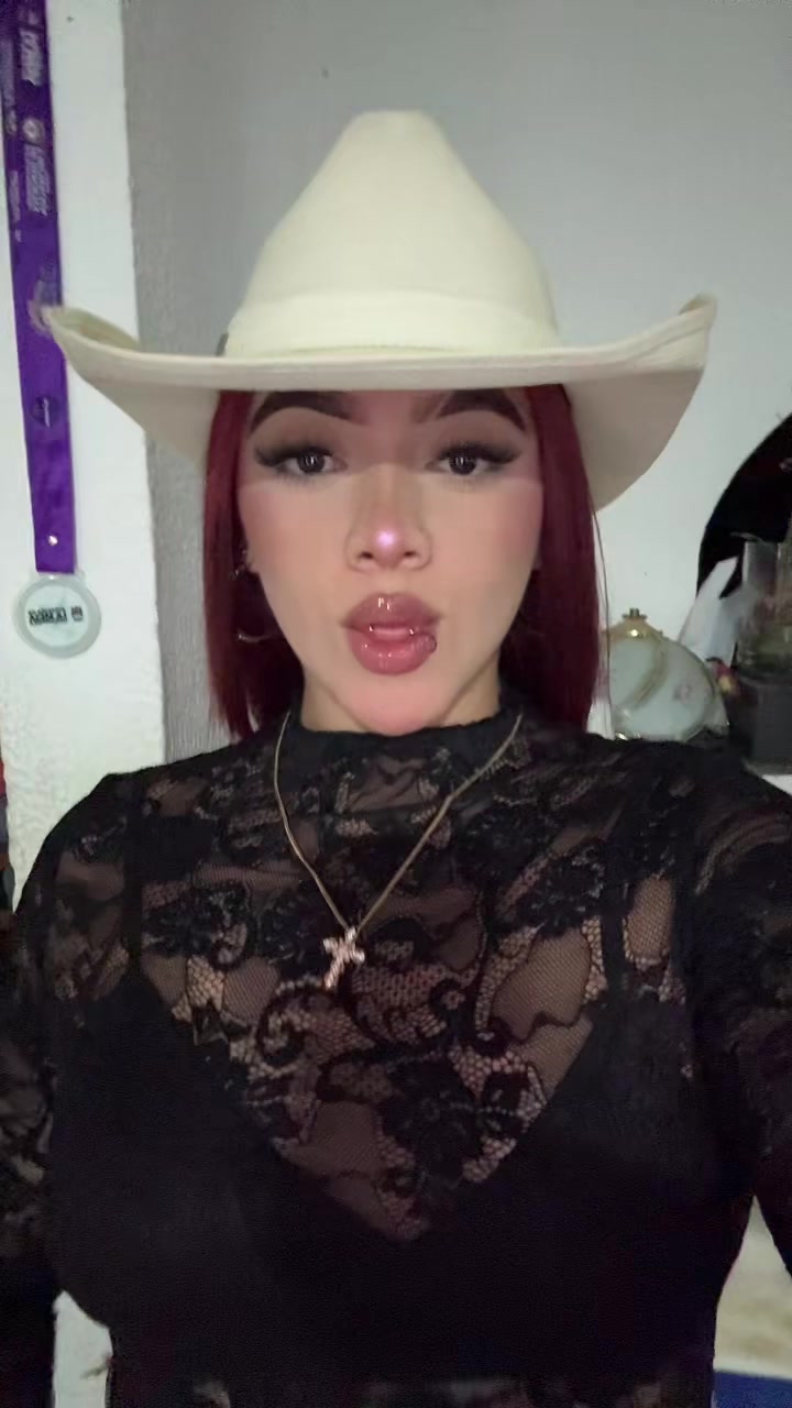 @𝓤𝓻𝓪𝓷𝓲𝓪👸🏼.