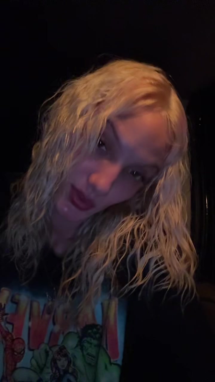 @hollywright23