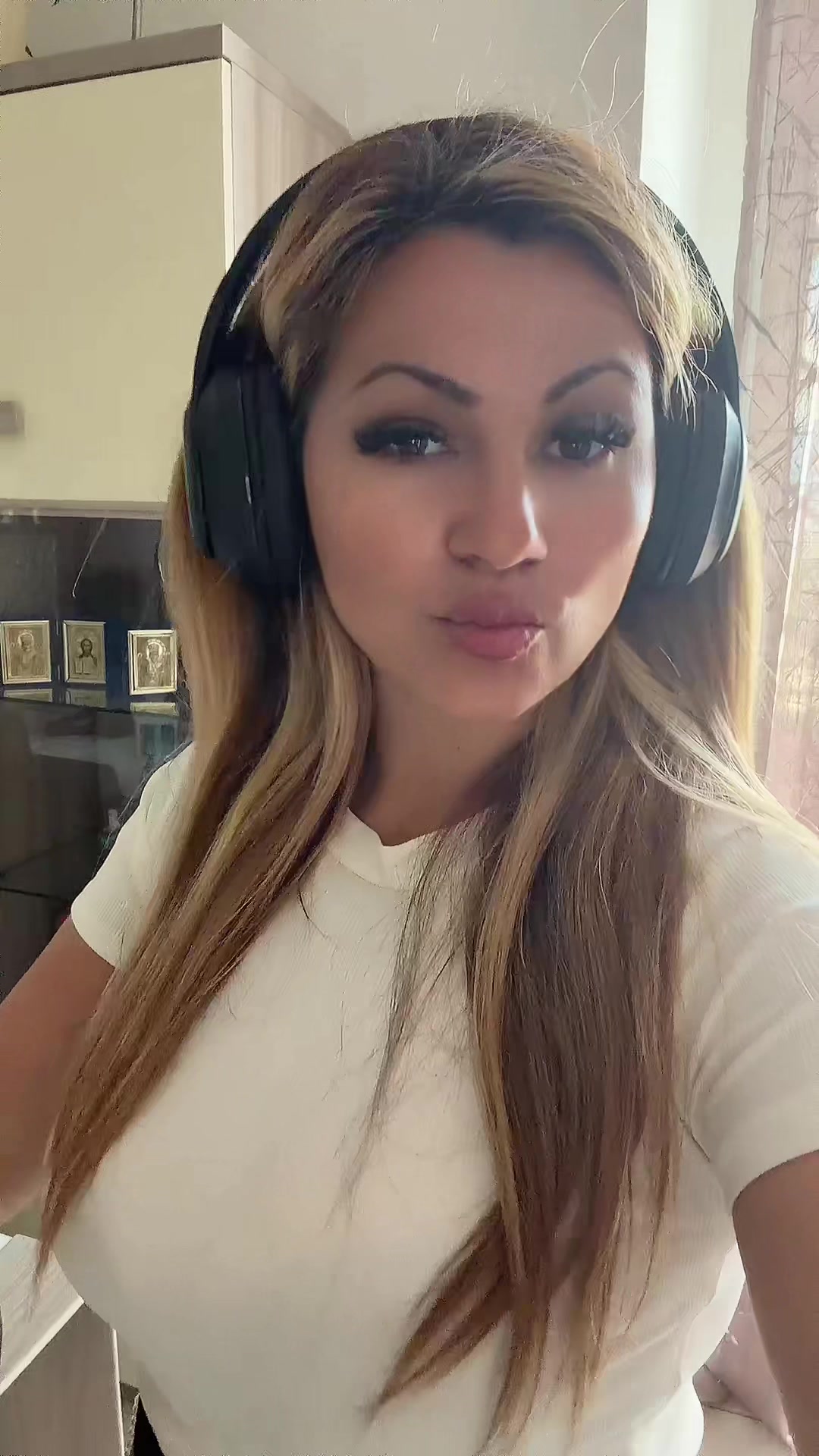 @Elena Chebaru