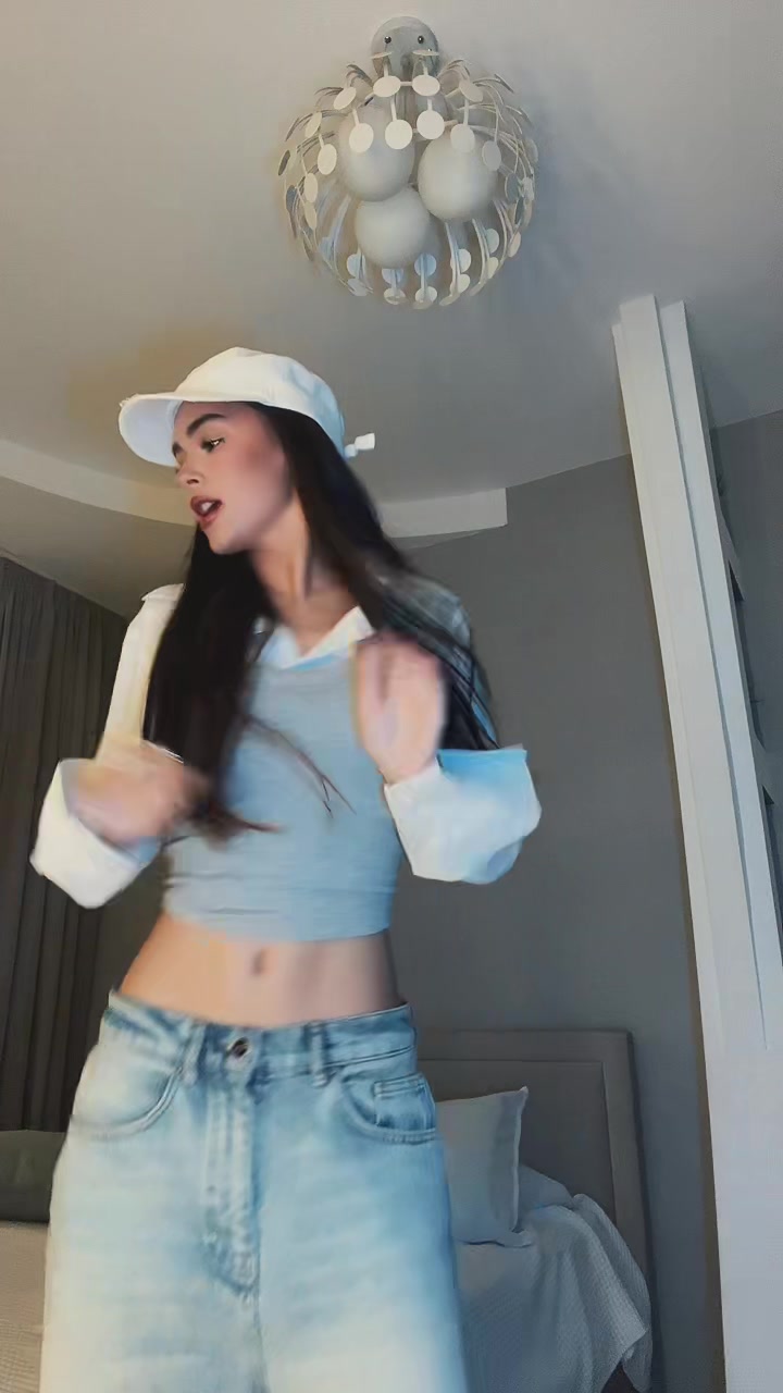 @ari_cryztal