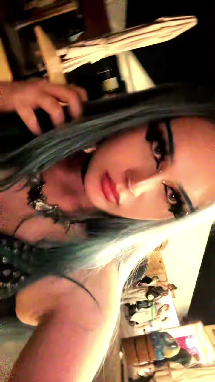 @maybealittebitemo
